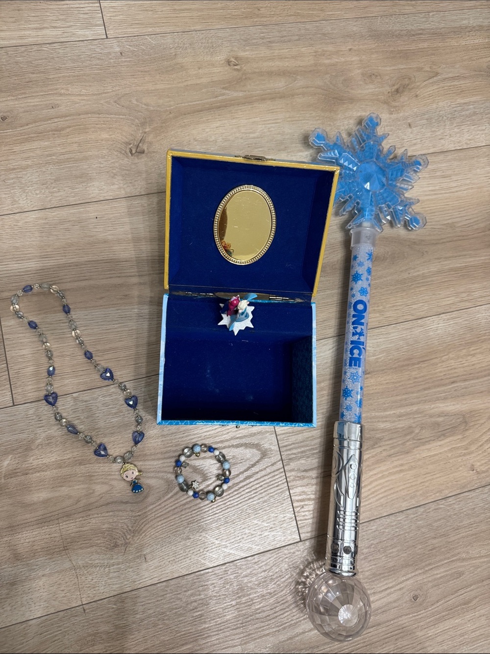 Frozen Jewelry box with necklace and bracelet and Disney on ice wand
